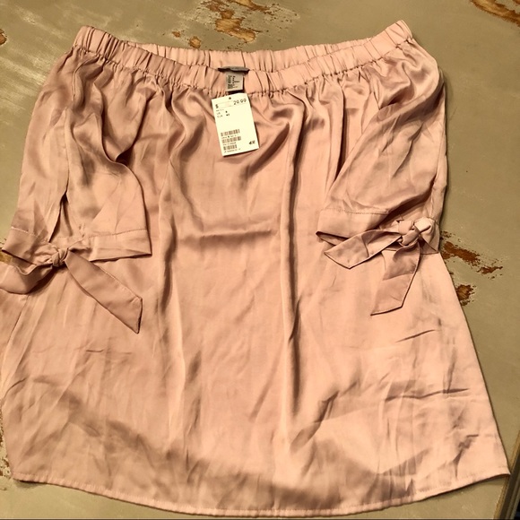 H&M Off The Shoulder Top - Picture 1 of 4